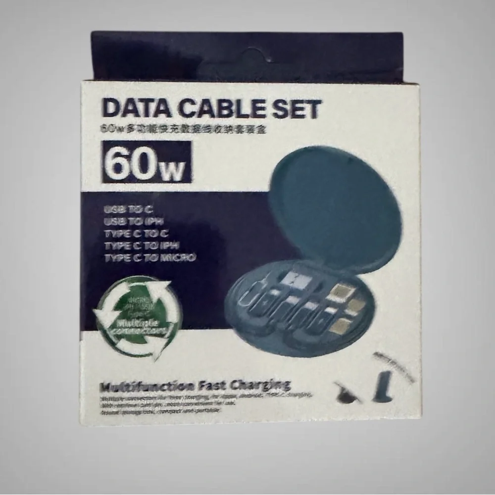 COMPACT ORGANIZER FOR CABLES AND ACCESSORIES